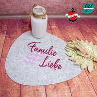 Stylishes Filzuntersetzer-Design mit dem Text: 'Familie ist die perfekte Mischung aus Liebe und Chaos' – erhältlich bei easy-sticks.