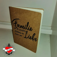 Notizbuch mit der kraftvollen Botschaft "Familie ist die perfekte Mischung aus Liebe und Chaos" von easy-sticks, perfekt für kreative Köpfe und Organisation.
