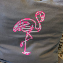 Lade das Bild in den Galerie-Viewer, Flamingo Plotterdatei Plotteridee zum Downloaden
