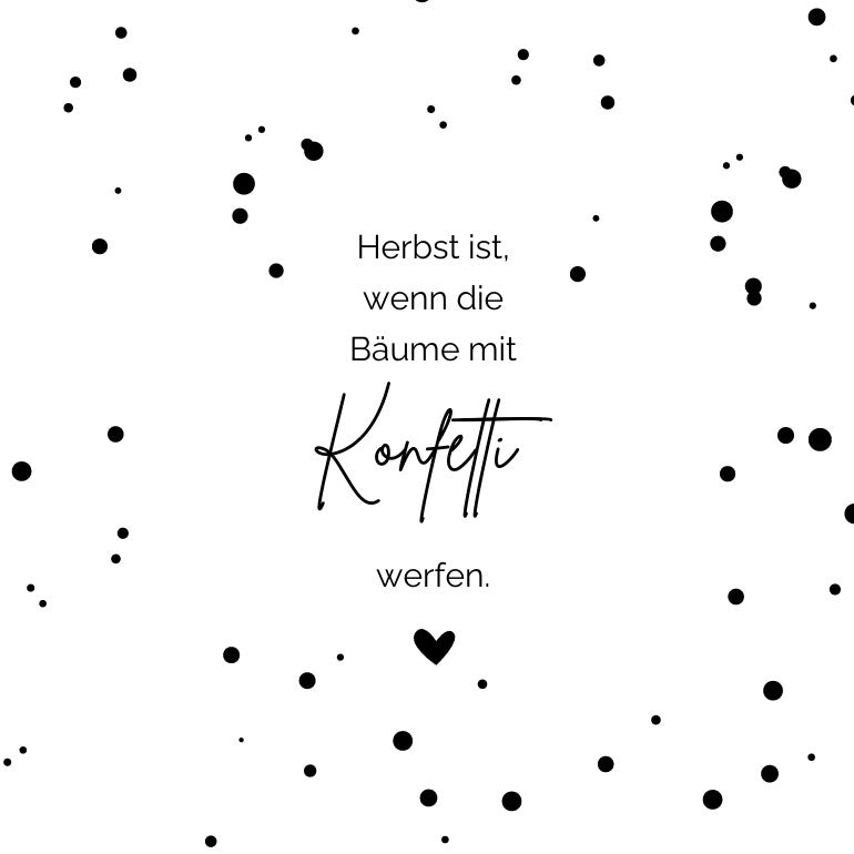 Schlichte Eleganz der Herbst Konfetti Laterne und Lichtbox von easy-sticks. Detailaufnahme eines minimalistischen Designs mit einem poetischen Spruch auf weißem Hintergrund, geschmückt mit schwarzen Farbspritzern. Herbst, wenn die Bäume mit Konfetti werfen.