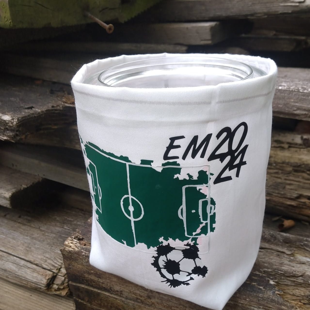 Fußball Meisterschaften Plotterdatei zum Download Deutschlad EM Fussballfeld Herz DE Flagge Deutschland Flaschen verschönern Fussball Deko Dekoration Europameister Weltmeister Fussball Plotteridee
