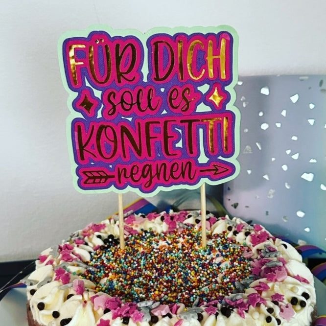 Bunte Kuchendekoration von easy-sticks mit dem Spruch 'Für dich soll es Konfetti regnen', ideal für feierliche Anlässe und Geburtstagsfeiern.