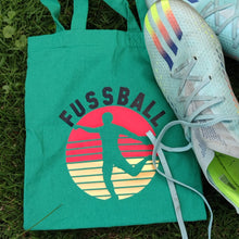 Lade das Bild in den Galerie-Viewer, Fussball Plotteridee Geschenkidee Fussballspieler Fussballspielerin T-Shirt 
