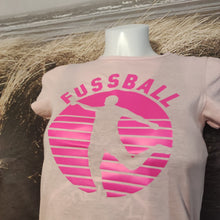 Lade das Bild in den Galerie-Viewer, Fussball Plotteridee Geschenkidee Fussballspieler Fussballspielerin Trikot
