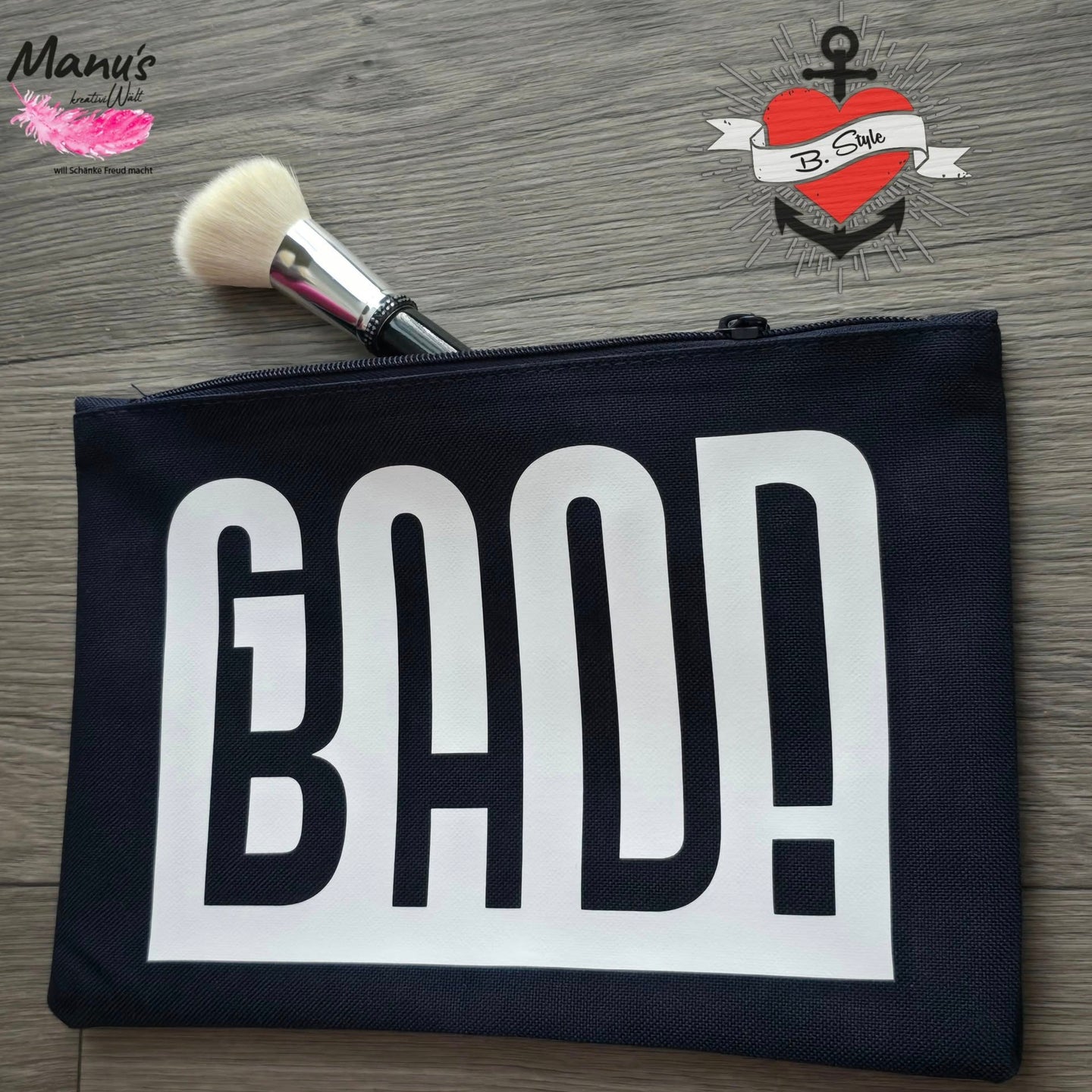 Schlichtes schwarzes Täschchen mit dem großen Schriftzug 'BAD!', eine tolle Umsetzung für individuelle Designs mit der Plotterdatei 'Good Bad' von easy-sticks.