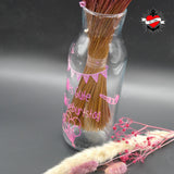 Elegante Glasvase mit handgezeichnetem "Alles Gute zum Geburtstag" Design, erstellt von easy-sticks, ideal für festliche Dekorationen.