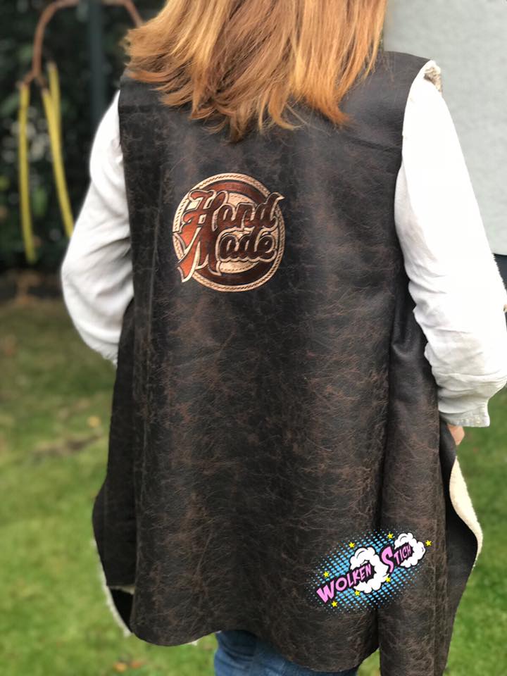 Genuine Handmade rundes Schild geplottet auf Weste