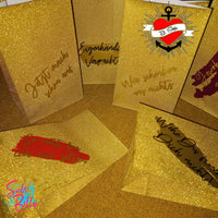 Glänzende Geschenkkarten in Gold mit kreativen Sprüchen von easy-sticks, die eine persönliche Note für Geschenke verleihen.