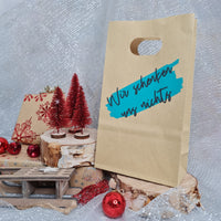 Ein eleganter Geschenktüte mit dem Spruch 'Wir schenken uns nichts', designt von easy-sticks für festliche Anlässe.