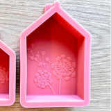 Silikonform von Easy-Sticks - Haus mit Pusteblumen, rosa flexibles Silikon mit filigranem Pusteblumen-Design.