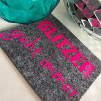 Glitzer Plotterideen Plottersprüche Ohne GLITZER ohne mich Mit Glitzer geht alles Ich steh mit beiden Beinen fest im Glitzer Plotter Schlüsselanhänger Idee Geschenkidee Untersetzer