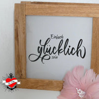 Ein wunderschönes Holzrahmen-Design mit der Aufschrift 'Einfach glücklich sein', ideal für kreative Projekte mit der Plotterdatei von easy-sticks.