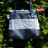 Hochwertige Tasche mit maritimem grunge Design von easy-sticks, verziert mit Anker-Motiv. Perfekt für den Sommer und kreative DIY-Projekte.