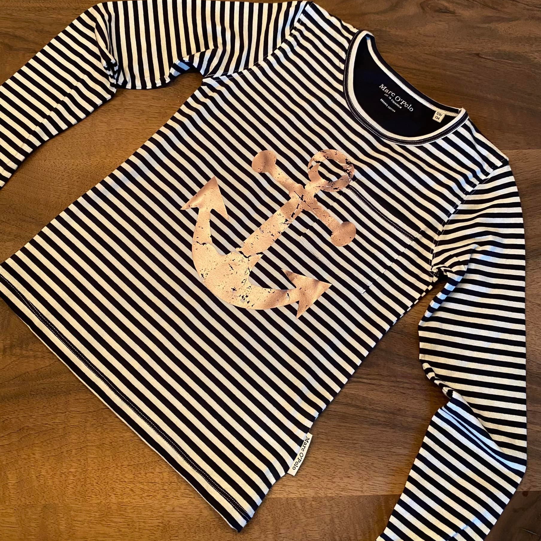 Grunge Formen Plotterdatei von easy-sticks: Streifen-Shirt mit Anker-Design, ideal für nautische Kostüme und individuelle Textilverzierungen.