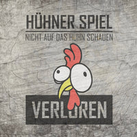 Grafikdesign von "Hühner Spiel" von easy-sticks, zeigt ein fröhliches Huhn und den Slogan "VERLORREN" auf einem strukturierten Hintergrund.