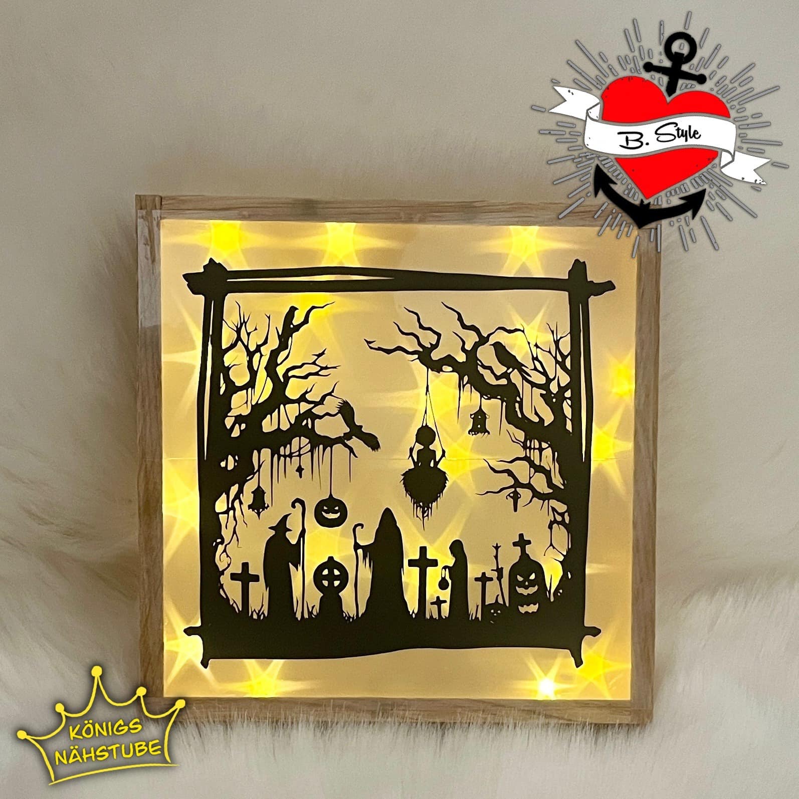 Beleuchtete Halloween Silhouette Friedhof Dekoration von easy-sticks, die eine gruselige Atmosphäre mit Trollen, Geistern und Kürbissen schafft.