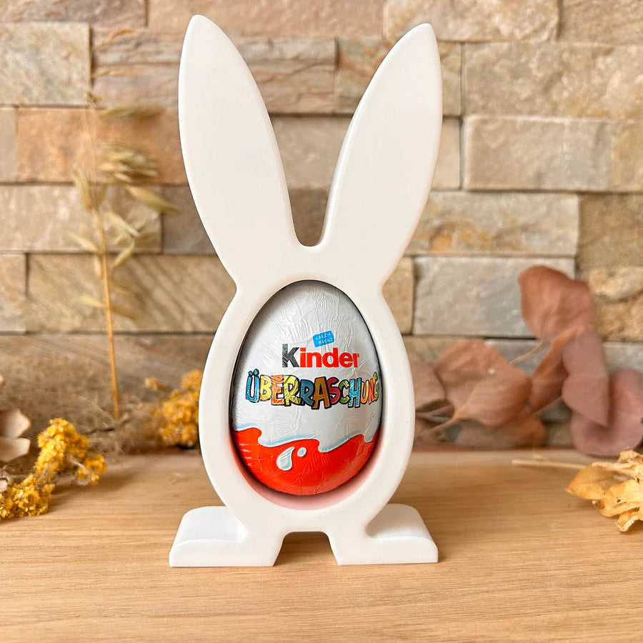 Kreative Silikonform von Easy-Sticks - Überraschungsei Hase mit einem weißen Hasen-Rahmen, der ein buntes Überraschungsei hält, ideal für Deko-Projekte.