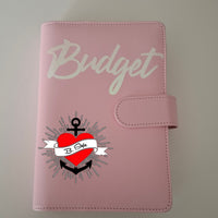 Eleganter Budget-Planer, designt mit der Hefter Plotterdatei von Easy-Sticks, ideal zur Verwaltung von Finanzen mit Stil.