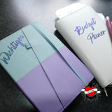 Bunte Planer und Notizhefte, gestaltet mit der Hefter Plotterdatei von Easy-Sticks, ideal für die Organisation und kreative Aufzeichnungen.