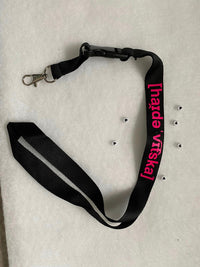 Schwarzer Schlüsselanhänger mit auffälliger Lautschrift '[haɪdə'vɪtska]', ideal für individuelle Projekte, erhältlich von easy-sticks. Designt für kreative Köpfe.