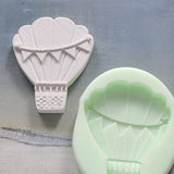 Heißluftballon Silikonform von easy-sticks, mit einer weißen Gussform und einer flexiblen Silikonform für individuelle Dekorationen.