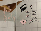 Schöne Wanddekoration mit dem Schriftzug 'Hello Beauty' und einer stilvollen Frauenillustration, designt von easy-sticks.