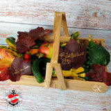 Kreatives Herbstgesteck mit Gemüse und dekorativen Blättern, ideal für DIY-Projekte. Herbstdiy Sprüche für den Plotter und in PDF zum Ausdrucken auf Wasserschiebefolie von easy-sticks.