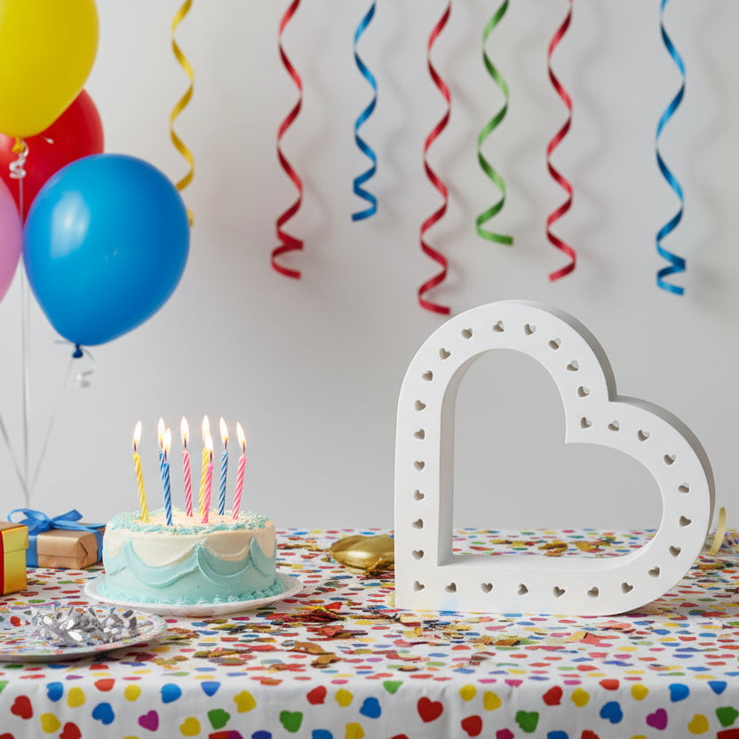 Herz Silikonform von Easy-sticks auf Geburtstagstisch zur Dekoration