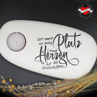 Dekorative Kerze mit der Aufschrift "Lass immer ein wenig Platz in deinem Herzen für das Unvorstellbare" von easy-sticks, perfekt für stimmungsvolle Akzente.