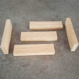 Easy-Sticks 5.0 Mini von Easy-Sticks: Fünf abgerundete Holzstäbchen, ideal für Bastelzwecke. Jede Stange hat eine handliche Länge von 8 cm und eignet sich perfekt für kreative Arbeiten.