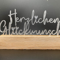Eleganter Acryl Aufsteller von Easy-Sticks mit dem Schriftzug 'Herzlichen Glückwunsch'. Perfekt für festliche Anlässe, eine stilvolle Dekoration in der Küche oder auf dem Geburtstagstisch.