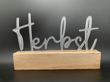 Eleganter Acryl Aufsteller "Herbst" von Easy-Sticks, stilvoll designter Schriftzug auf Holzsockel, ideal für Herbstdekoration und als Geschenk.