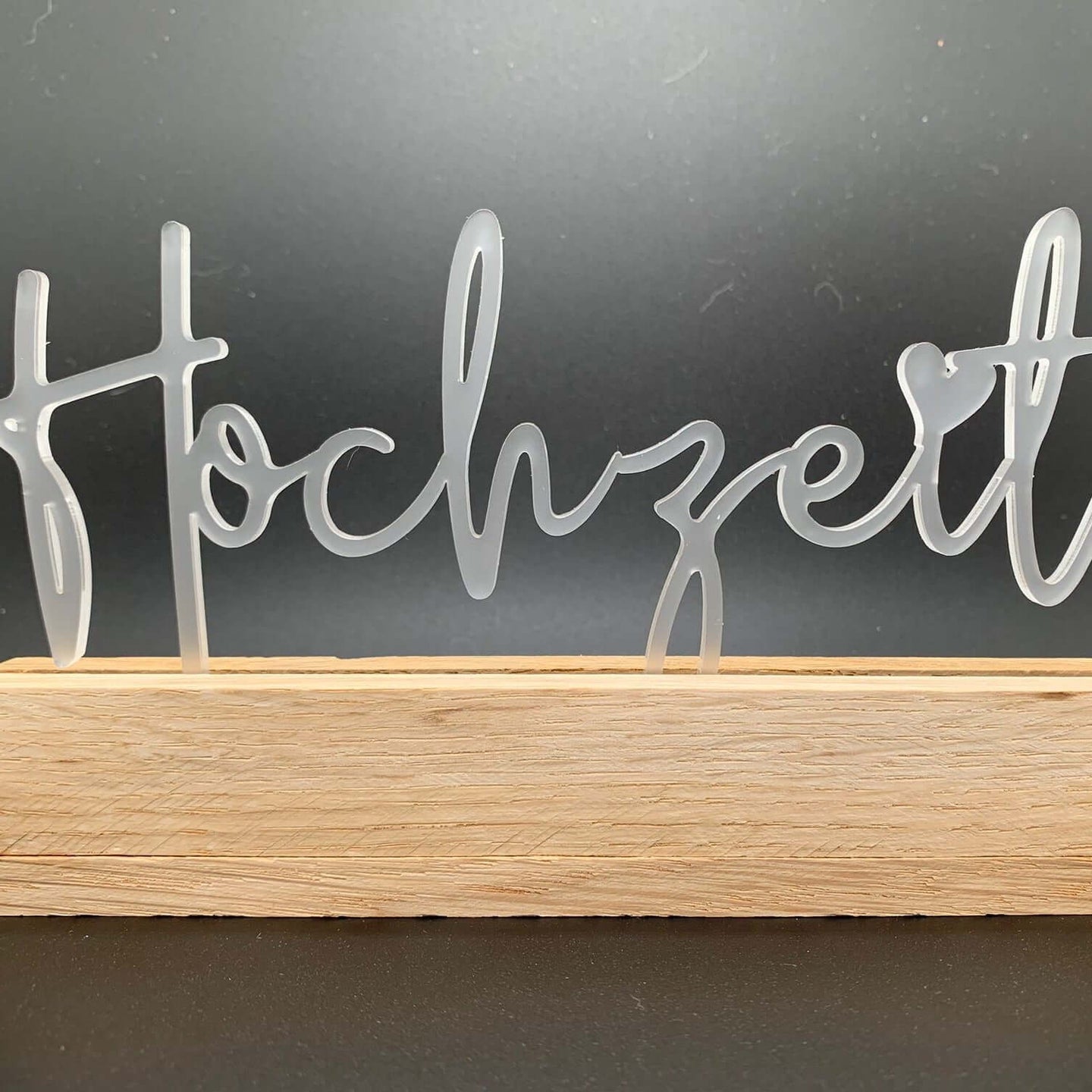 Elegant dekorativer Acryl Aufsteller mit dem Wort 'Hochzeit', perfekt für Hochzeitsfeiern, von Easy-Sticks.