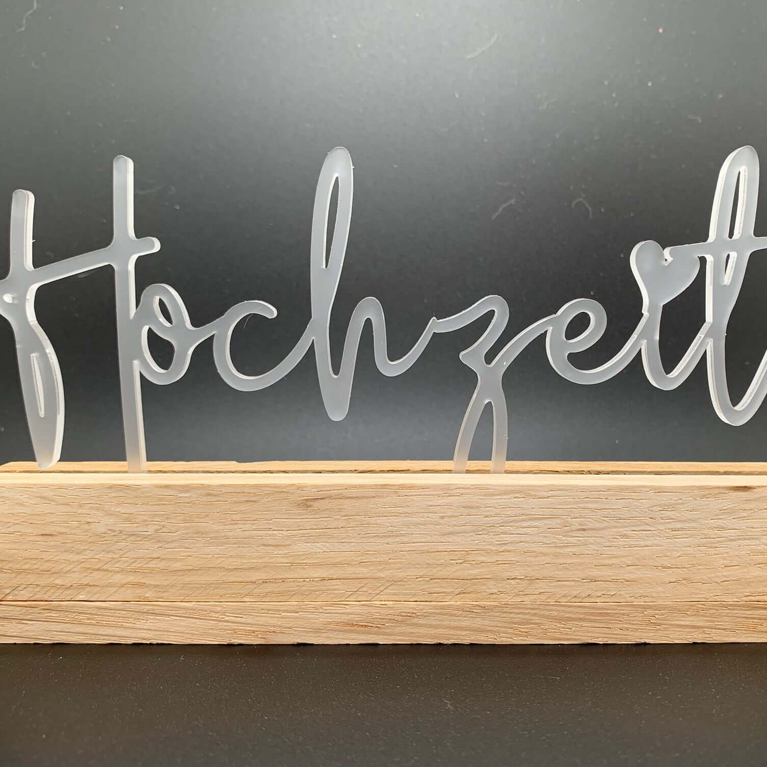 Elegant dekorativer Acryl Aufsteller mit dem Wort 'Hochzeit', perfekt für Hochzeitsfeiern, von Easy-Sticks.