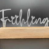 Stylischer Aufsteller "Frühling" von Easy-Sticks aus satiniertem Acryl, der mit liebevollen Herzchen verziert ist, perfekt für Frühlingsdekoration.