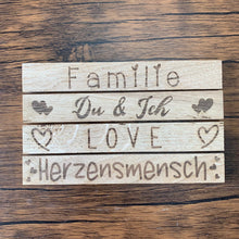 Lade das Bild in den Galerie-Viewer, Familie Du &amp; Ich Love Herzensmensch Klötzchen Easy-Sticks mit Gravur
