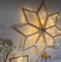 Kreative Weihnachtsdekoration aus Easy-Sticks Ice mit LED-Lichtern, ideal für Bastelprojekte von Easy-Sticks, 20 cm Länge.