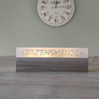 Elegant acryl Easystick mit engraved Schriftzug HERZENSMENSCH von Easy-Sticks, perfekt für die Dekoration im Wohnzimmer oder Esszimmer.