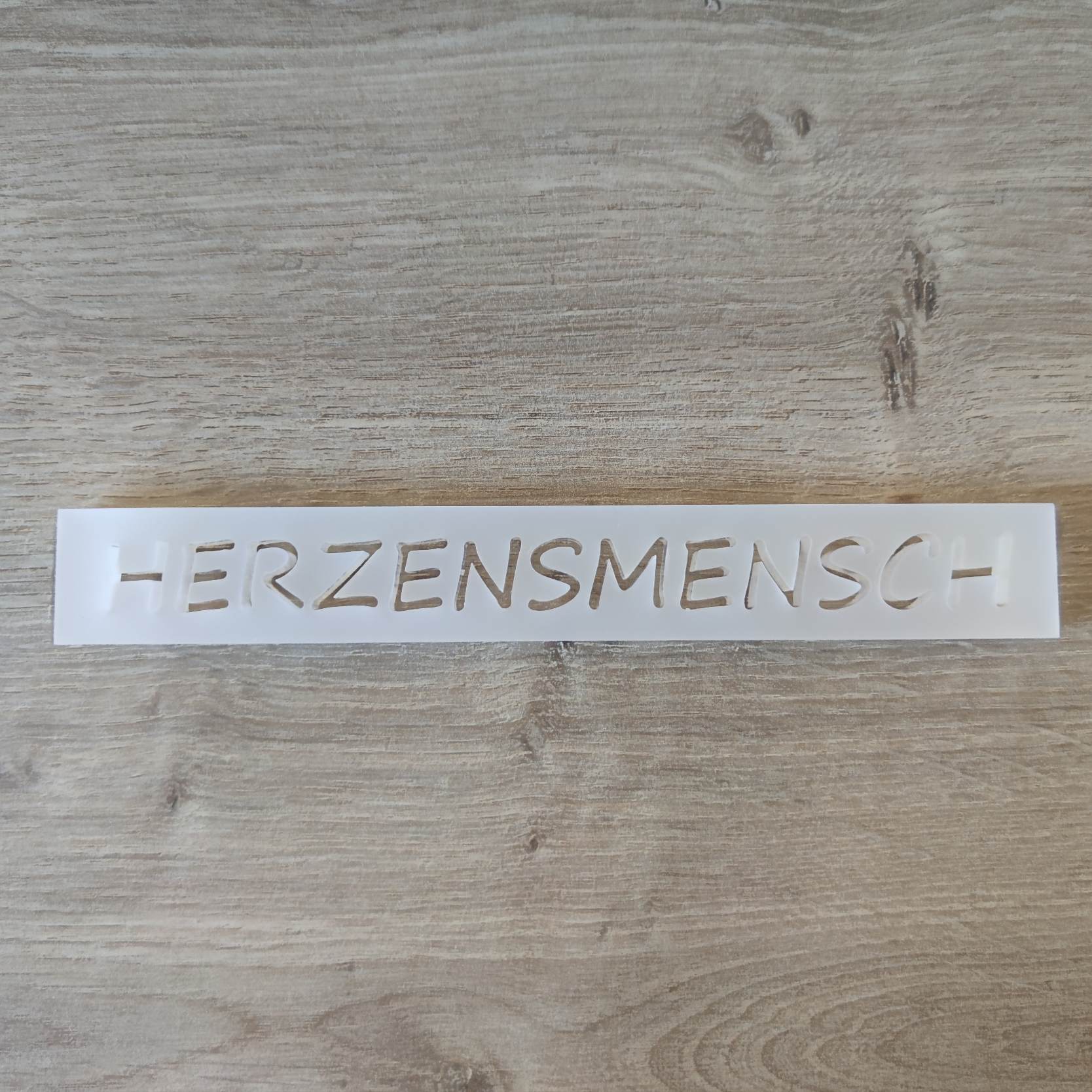 Transparenter acryl Easystick mit aufgeritztem Wort HERZENSMENSCH, ideal für kreative DIY-Projekte von Easy-Sticks.