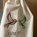 Ein kreatives Aufbewahrungstuch mit Aufdruck "I love Tits" von easy-sticks, ideal für individuelle Bastelprojekte.