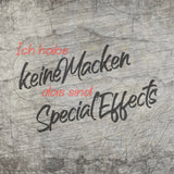 Kreatives Motiv 'Ich habe kleine Macken das sind Special Effects' auf einem grauen Hintergrund, designt von easy-sticks.
