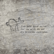 Kreative Plotterdatei von easy-sticks mit Zeichnung eines Hundes und dem Spruch 'Ich gehe gerne zu weit. Nur um mich da mal ein bisschen umzusehen.' auf verwittertem Hintergrund.