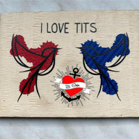 Holzplatte mit einem kreativen Laserdesign von Vögeln und dem Text „I love Tits“, erstellt von easy-sticks.