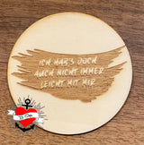 Holzschild mit der Aufschrift 'Ich hab's doch auch nicht immer leicht mit mir', ein kreatives Projekt von easy-sticks.