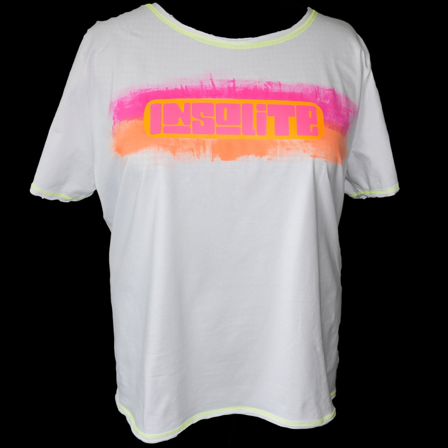 Stylisches T-Shirt mit leuchtendem 'Insolite' Schriftzug von easy-sticks, perfekt für individuelle Modeprojekte.