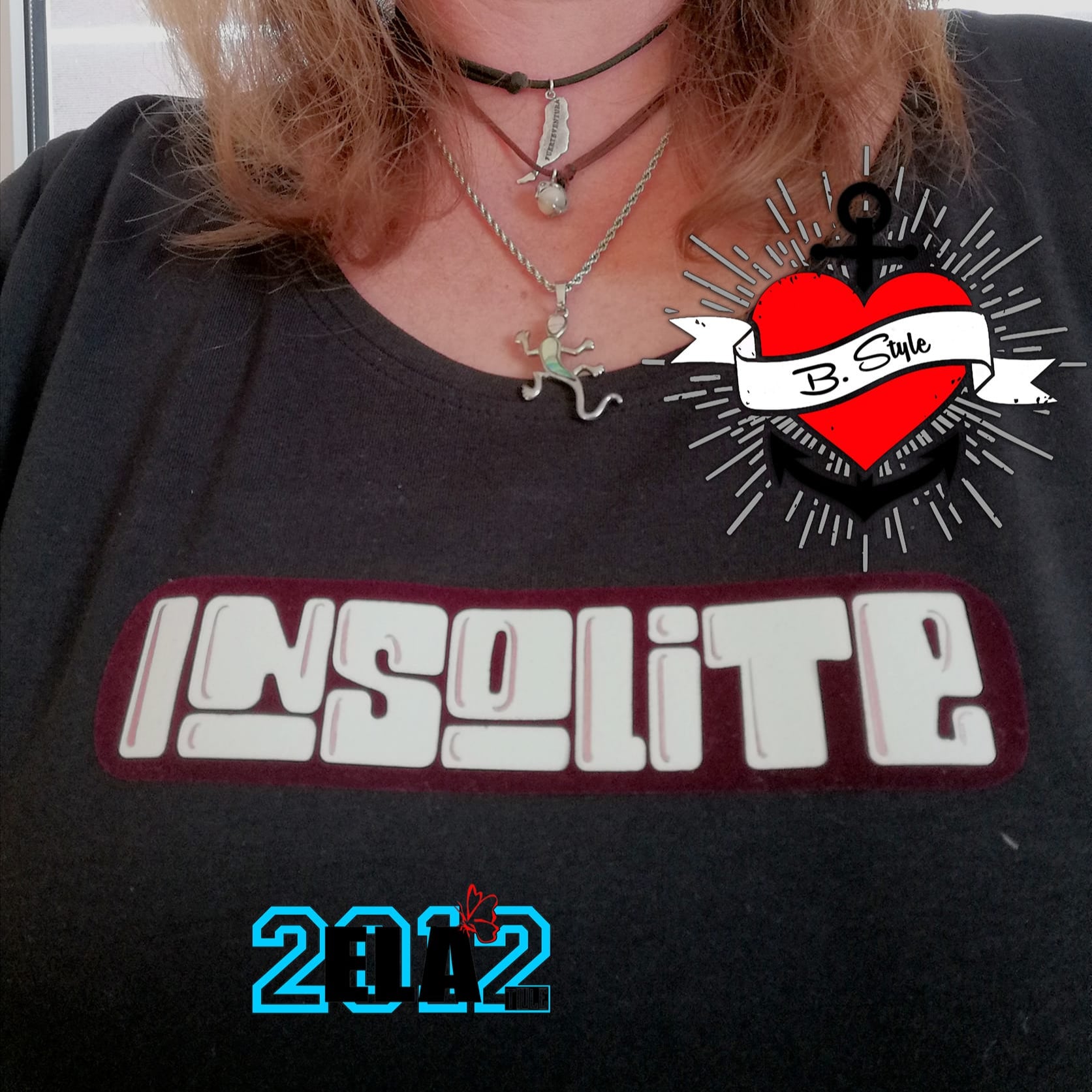 T-Shirt mit dem "Insolite" Schriftzug von easy-sticks, ideal für einen kreativen und trendigen Style.