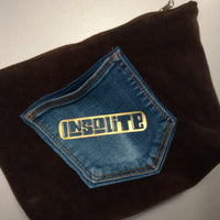Stylische Tasche mit dem "Insolite" Schriftzug aus dem Sortiment von easy-sticks, perfekt für einen einzigartigen Look.