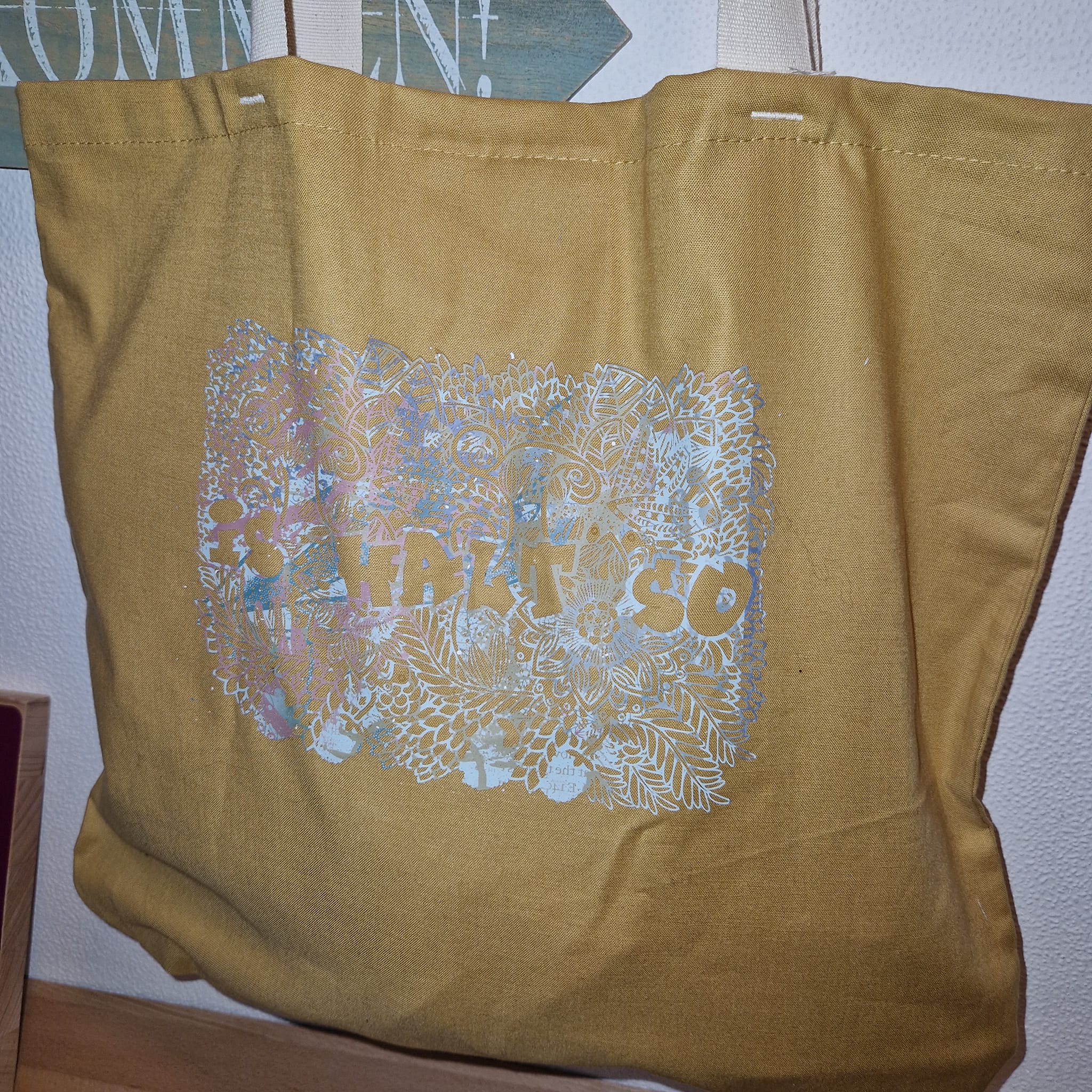 Tote Bag mit "Is halt so" Design von easy-sticks, kreativ gestaltet für individuelle Projekte.