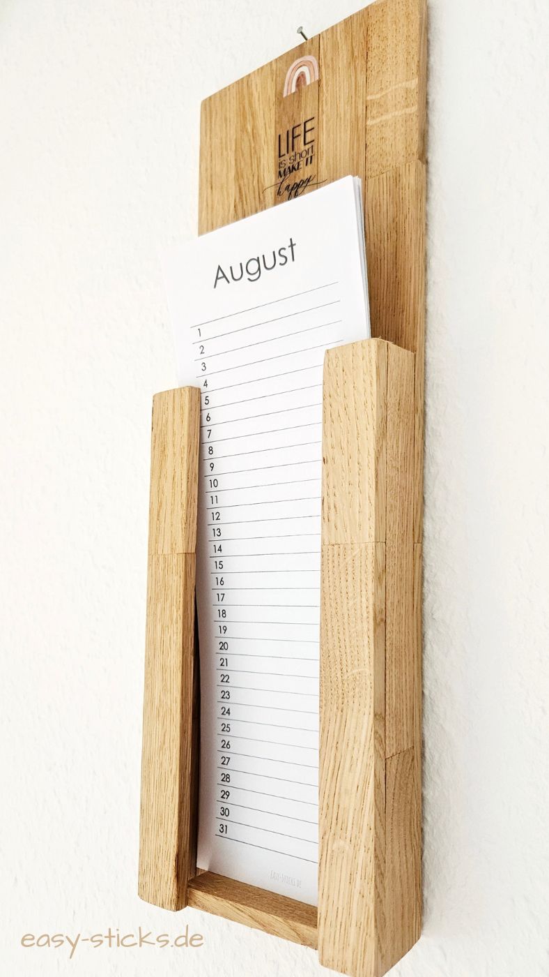 Stylischer Monatskalender für August, designt von easy-sticks, praktisch und übersichtlich, ideal für Organisation und Planung im Alltag, PDF-Kalender für gewerbliche und private Nutzung.