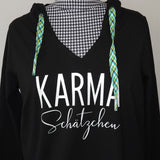 Stylisches schwarzes Sweatshirt mit Kapuze und dem Schriftzug 'KARMA Schätzchen', verfügbar bei easy-sticks.